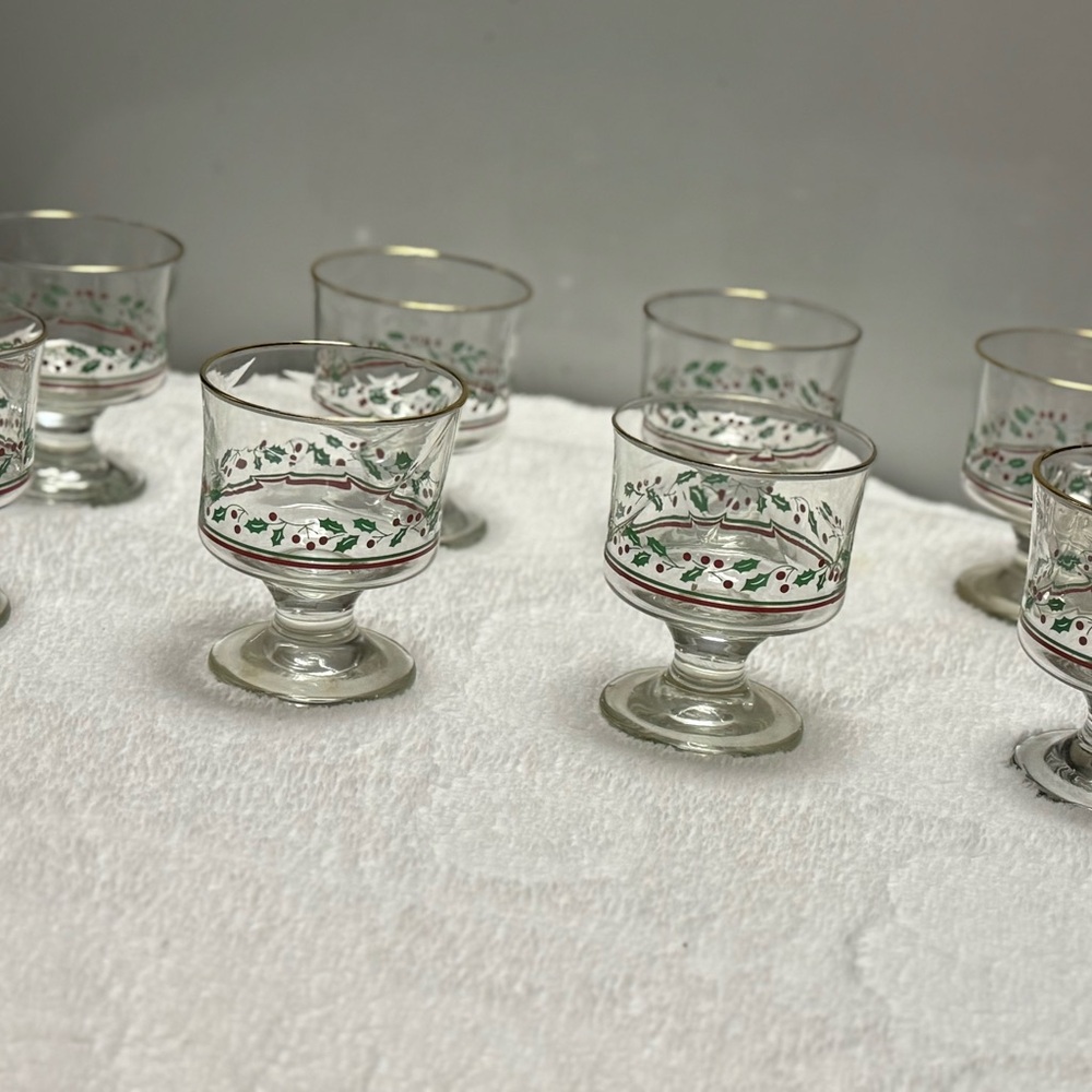 Vintage ~Arby’s~Holly Berry Ribbon~ Gold Rim~Christmas Dessert Glasses ~Set of 8
